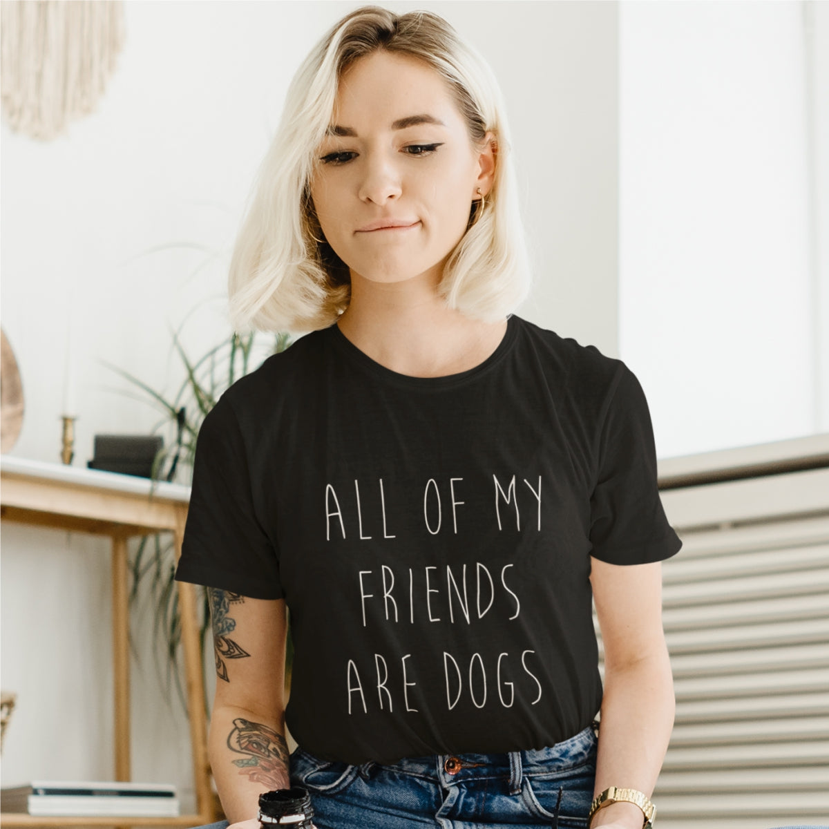 Juodi UNISEX marškinėliai "All of my friends are dogs"