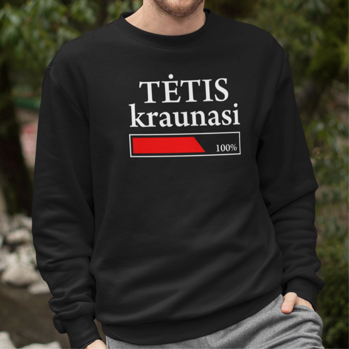 Juodas džemperis be gobtuvo "Tėtis kraunasi"