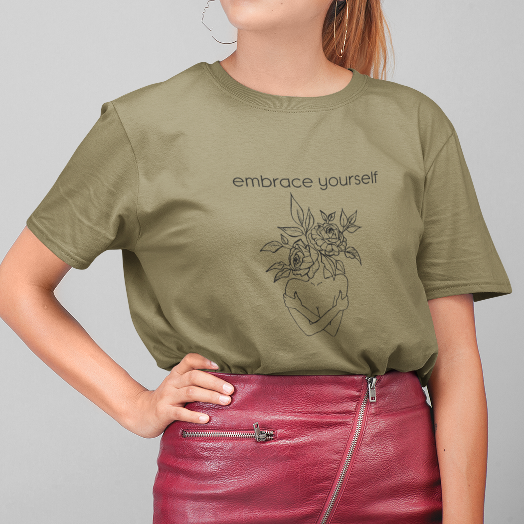 Khaki 100% medvilnės marškinėliai "Embrace yourself"